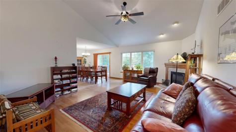 649 Tipperary Road Iowa City IA 52246
