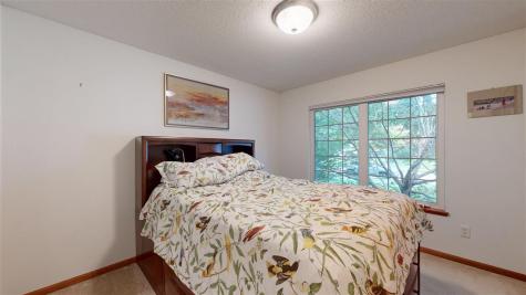 649 Tipperary Road Iowa City IA 52246
