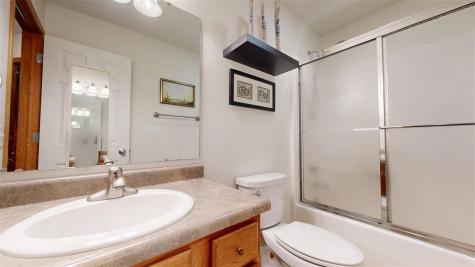 649 Tipperary Road Iowa City IA 52246