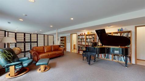 649 Tipperary Road Iowa City IA 52246