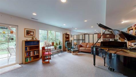 649 Tipperary Road Iowa City IA 52246