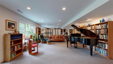 649 Tipperary Road Iowa City IA 52246