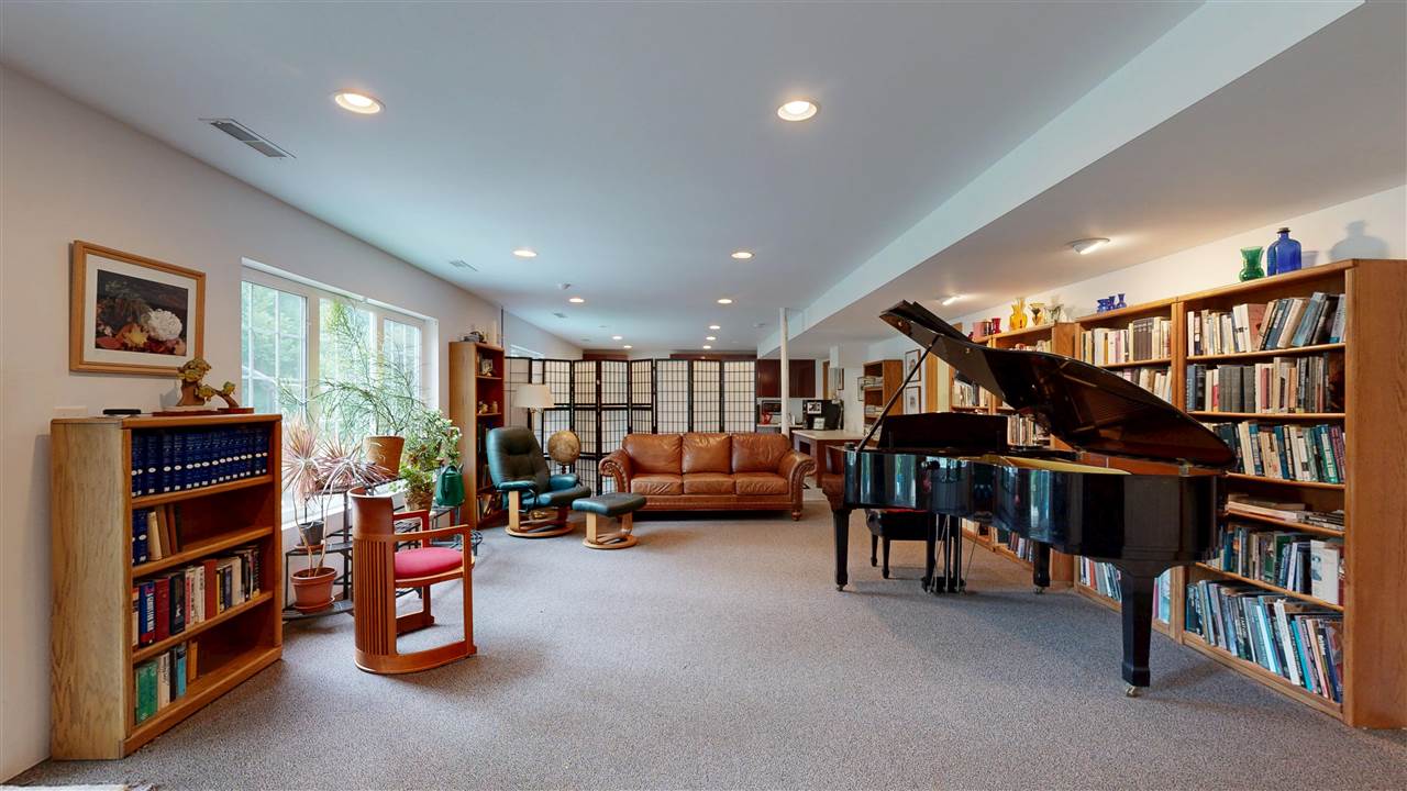 649 Tipperary Road Iowa City IA 52246