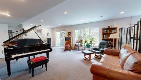 649 Tipperary Road Iowa City IA 52246