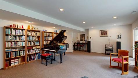 649 Tipperary Road Iowa City IA 52246