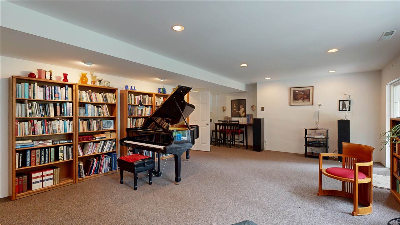 649 Tipperary Road Iowa City IA 52246