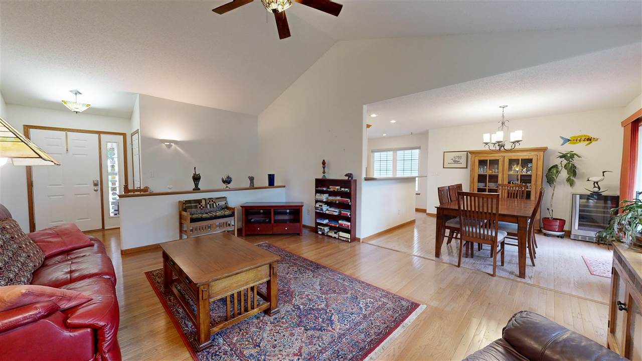 649 Tipperary Road Iowa City IA 52246