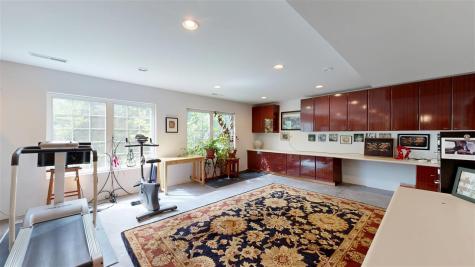649 Tipperary Road Iowa City IA 52246