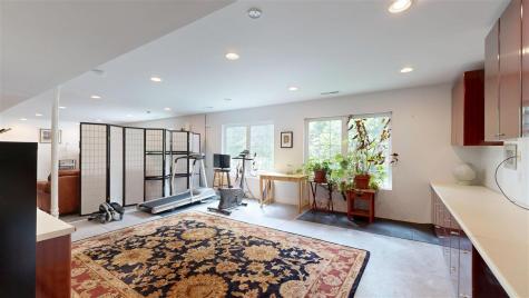 649 Tipperary Road Iowa City IA 52246