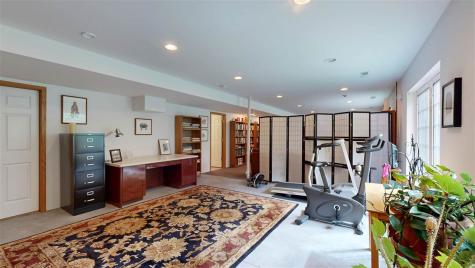 649 Tipperary Road Iowa City IA 52246