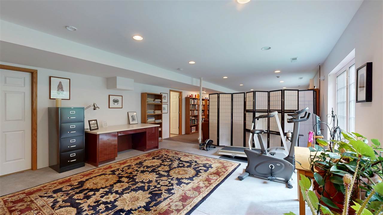 649 Tipperary Road Iowa City IA 52246