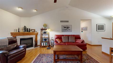 649 Tipperary Road Iowa City IA 52246