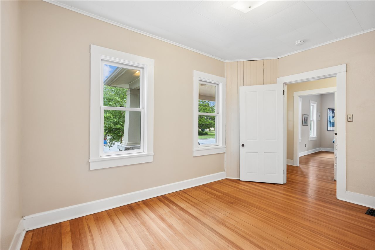 1029 E Bloomington Iowa City IA 52245