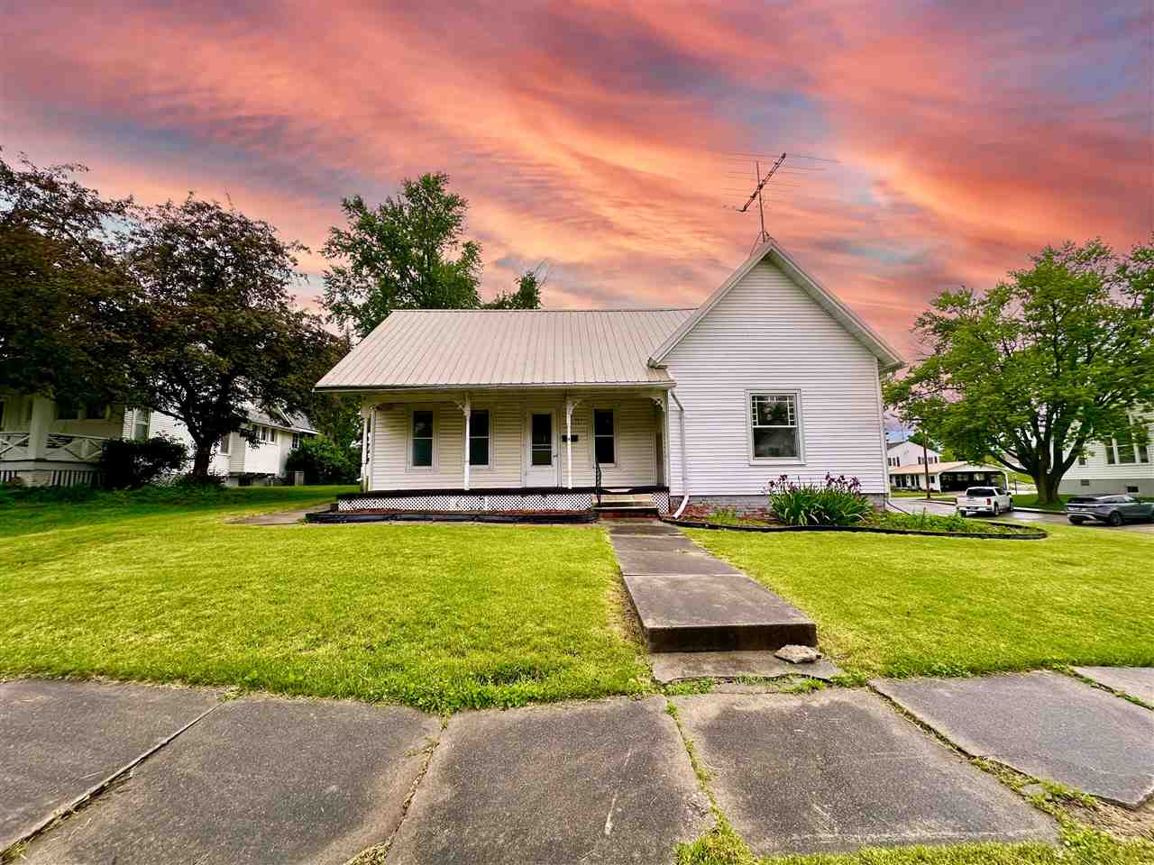 302 W Oak Street North English IA 52316