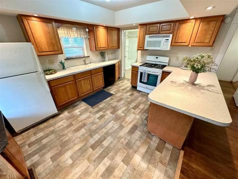 302 W Oak Street North English IA 52316