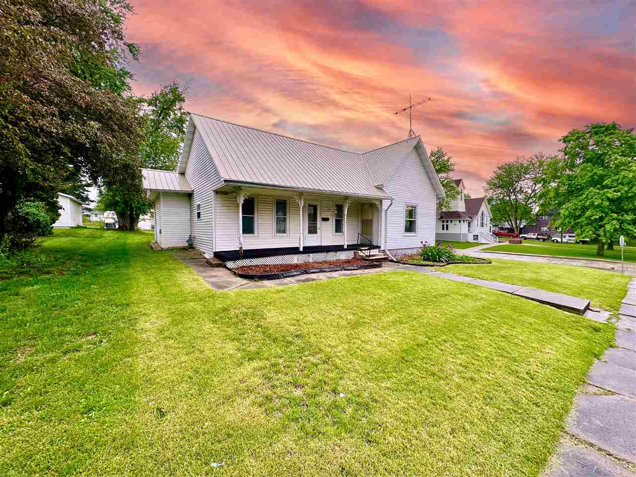 302 W Oak Street North English IA 52316