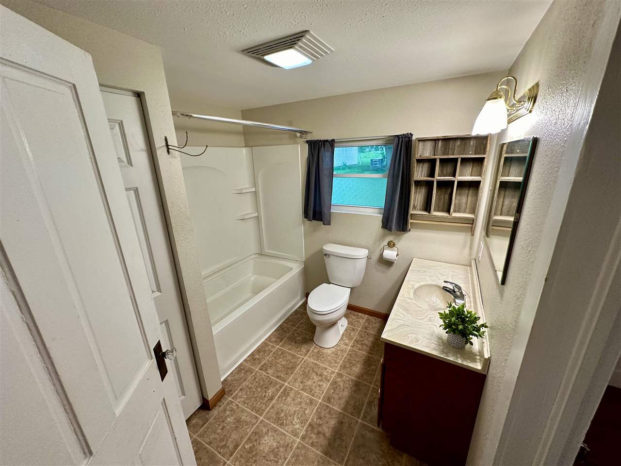 302 W Oak Street North English IA 52316