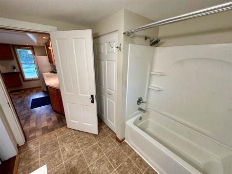 302 W Oak Street North English IA 52316