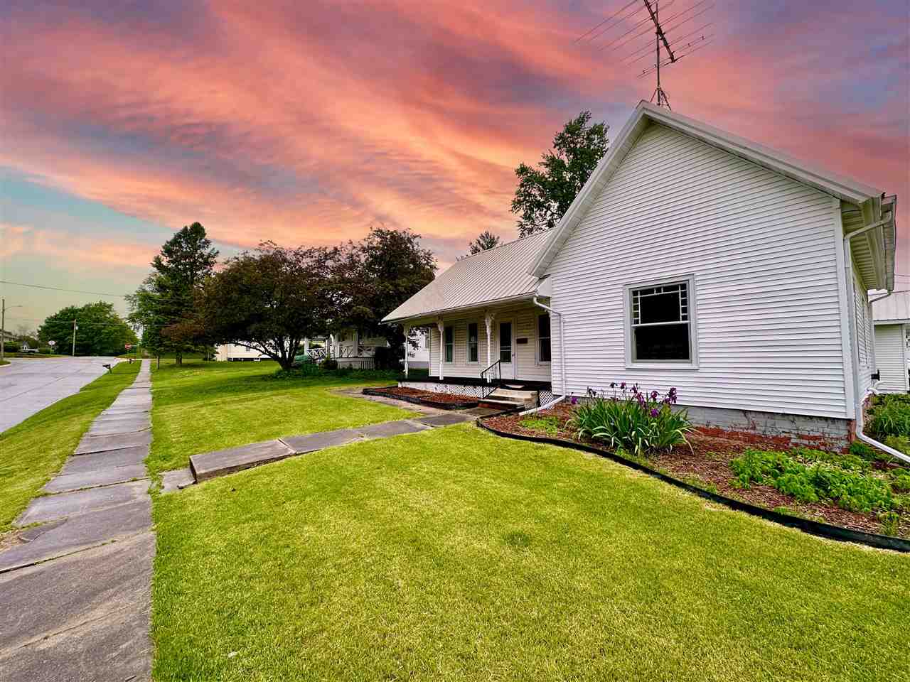 302 W Oak Street North English IA 52316