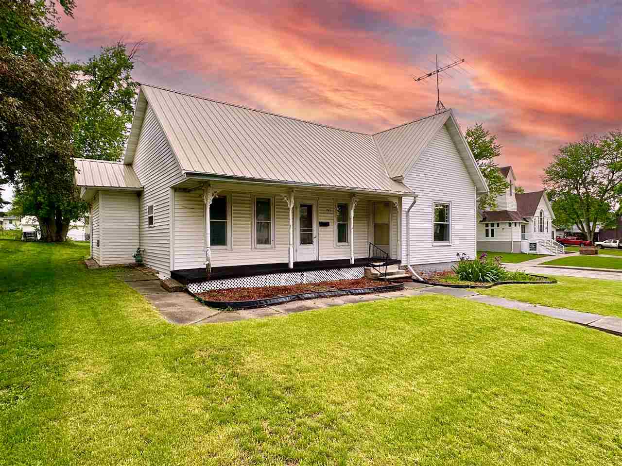 302 W Oak Street North English IA 52316