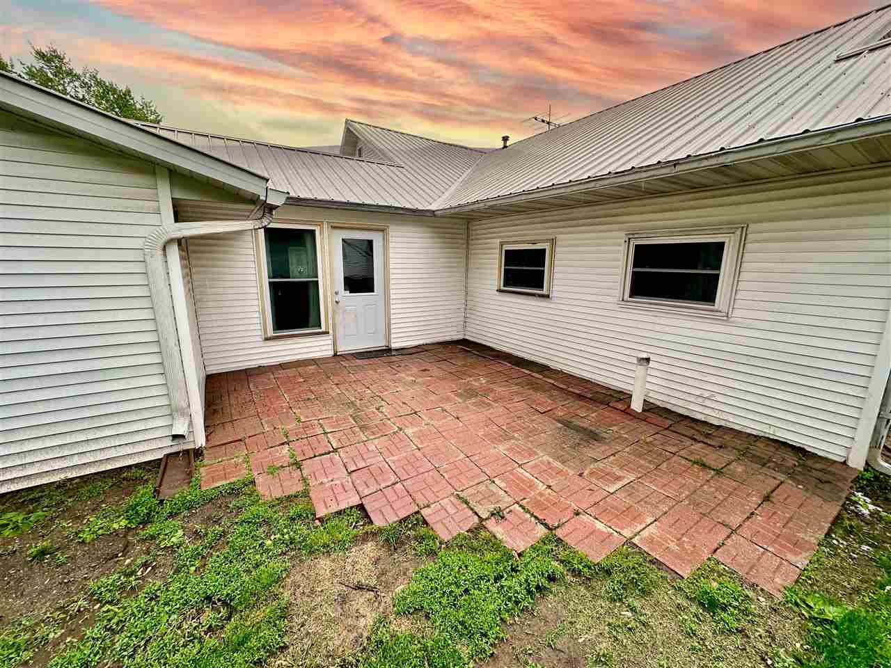302 W Oak Street North English IA 52316