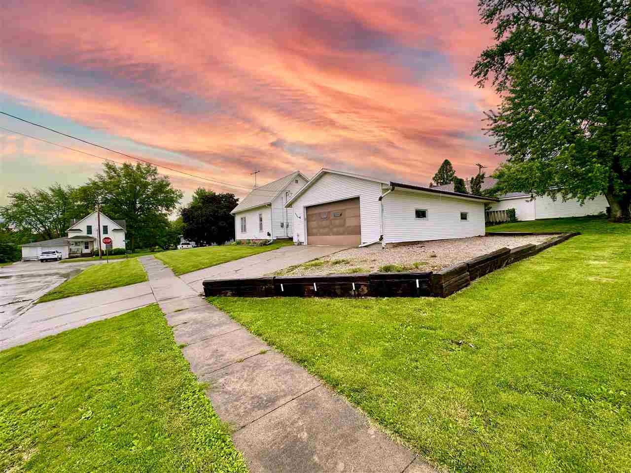 302 W Oak Street North English IA 52316