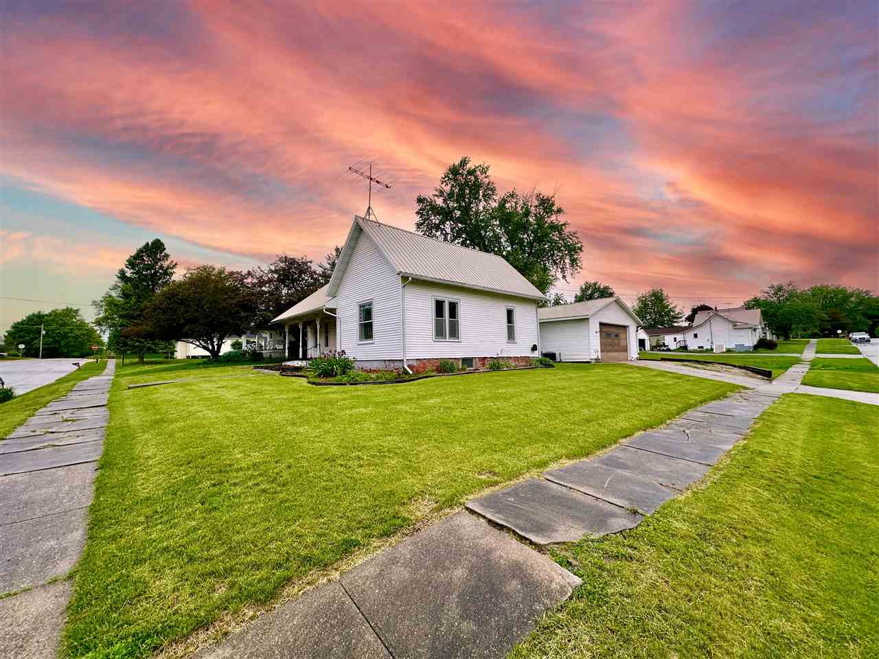 302 W Oak Street North English IA 52316