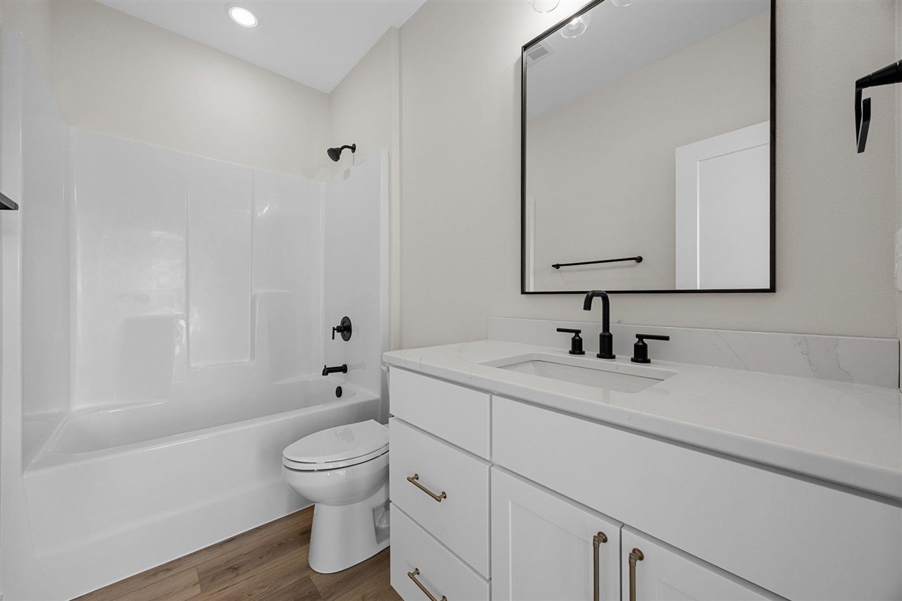 230 Howard Avenue NW Swisher IA 52338