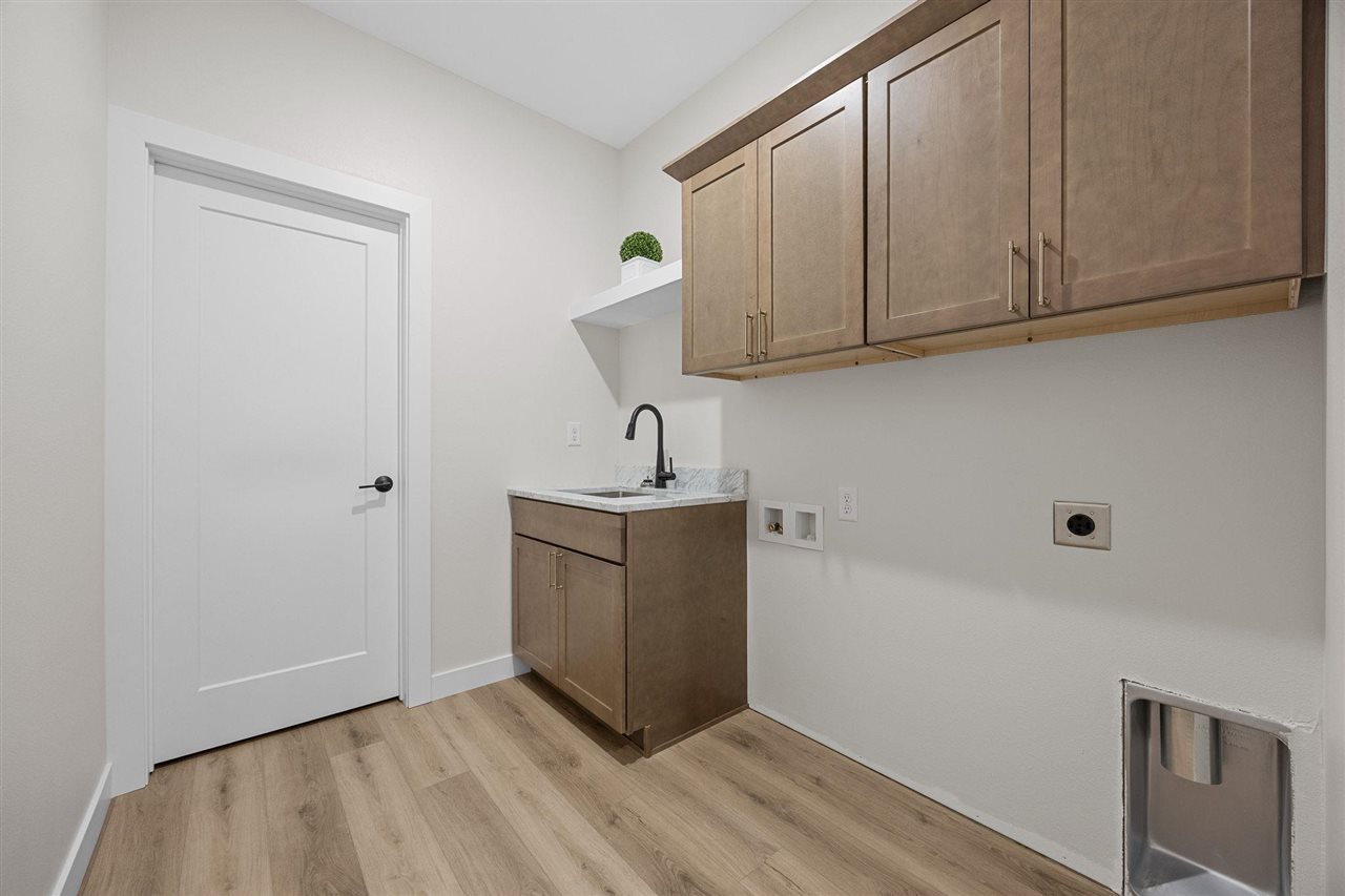 230 Howard Avenue NW Swisher IA 52338