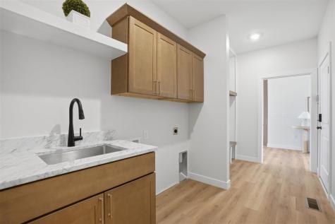 230 Howard Avenue NW Swisher IA 52338