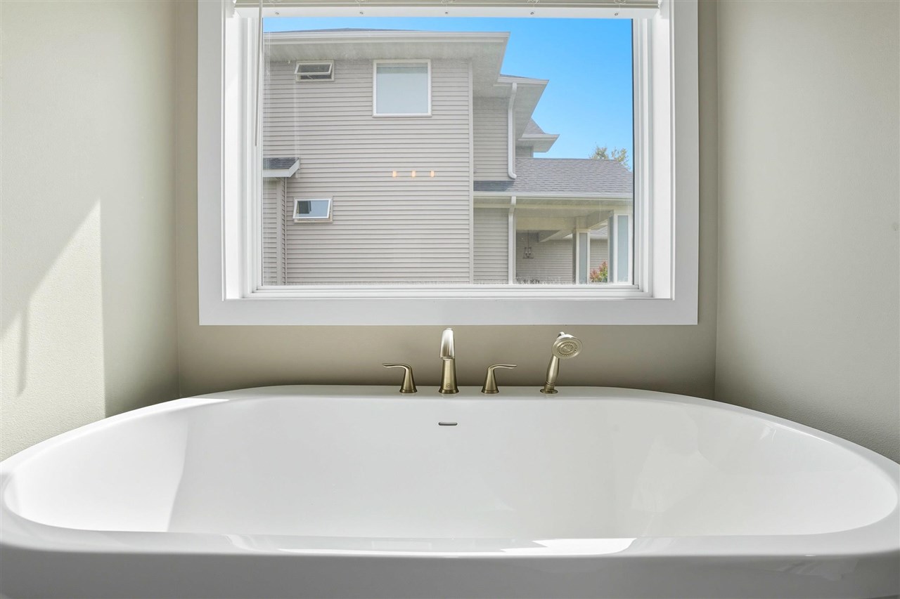 600 Majestic Oak Ridge Solon IA 52333