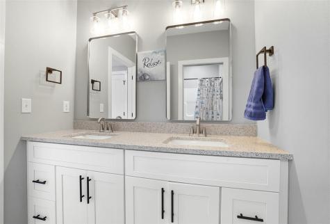 600 Majestic Oak Ridge Solon IA 52333