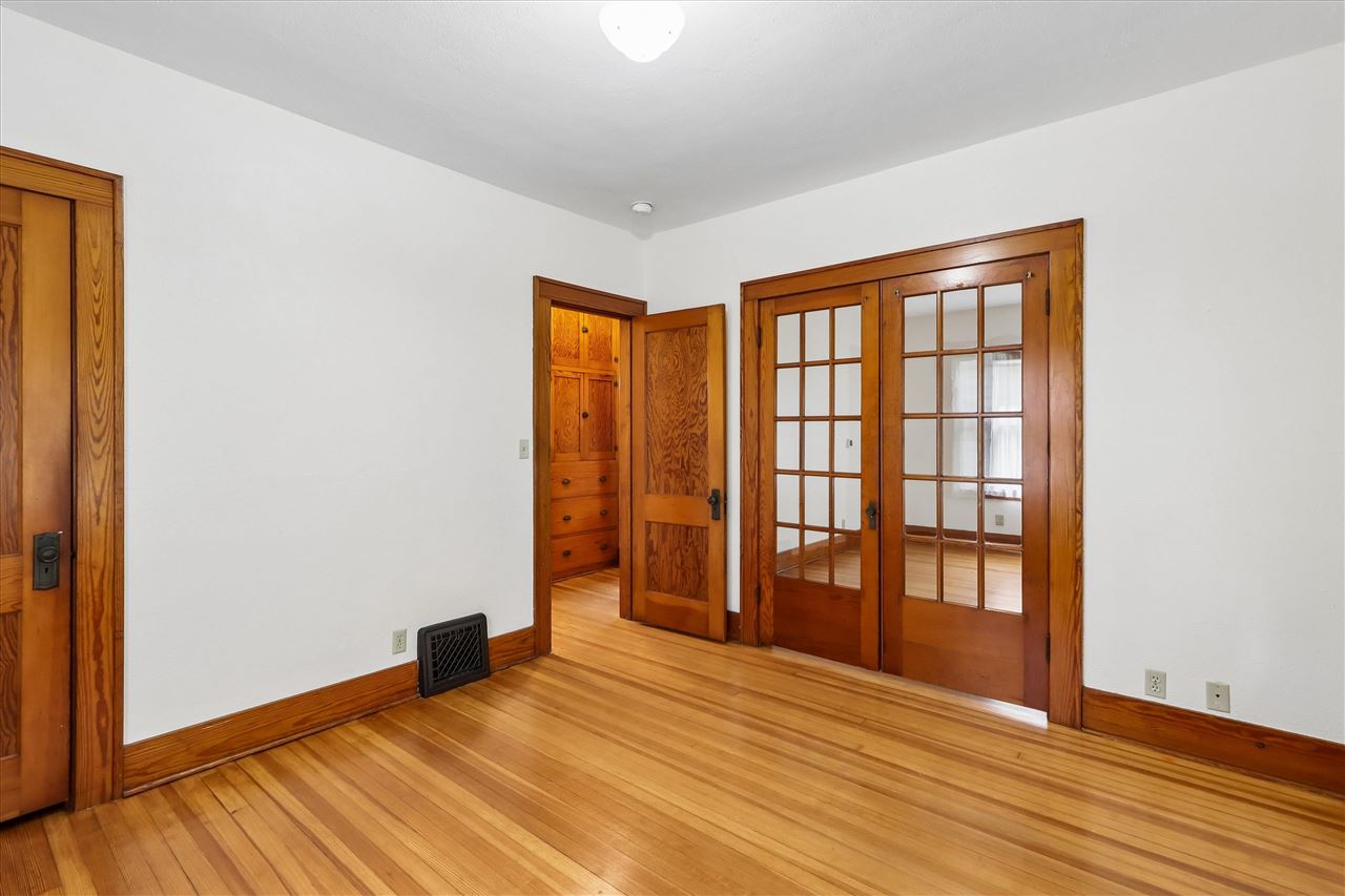 708 Grant Street Iowa City IA 52240