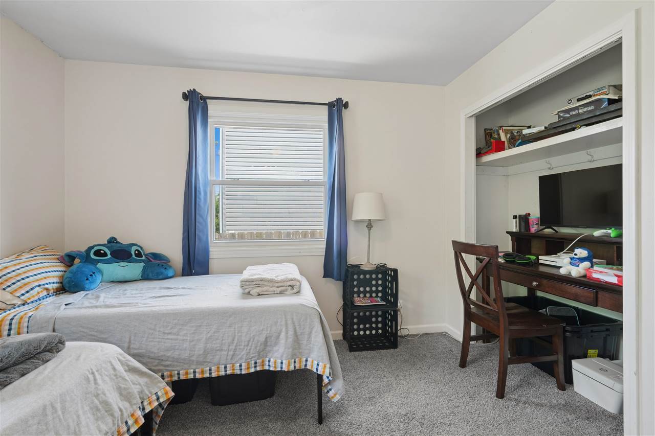 5240 Harbet Avenue NW Cedar Rapids IA 52405