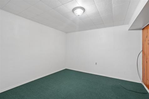 5240 Harbet Avenue NW Cedar Rapids IA 52405
