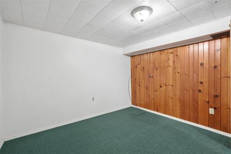 5240 Harbet Avenue NW Cedar Rapids IA 52405