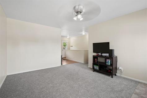 5240 Harbet Avenue NW Cedar Rapids IA 52405