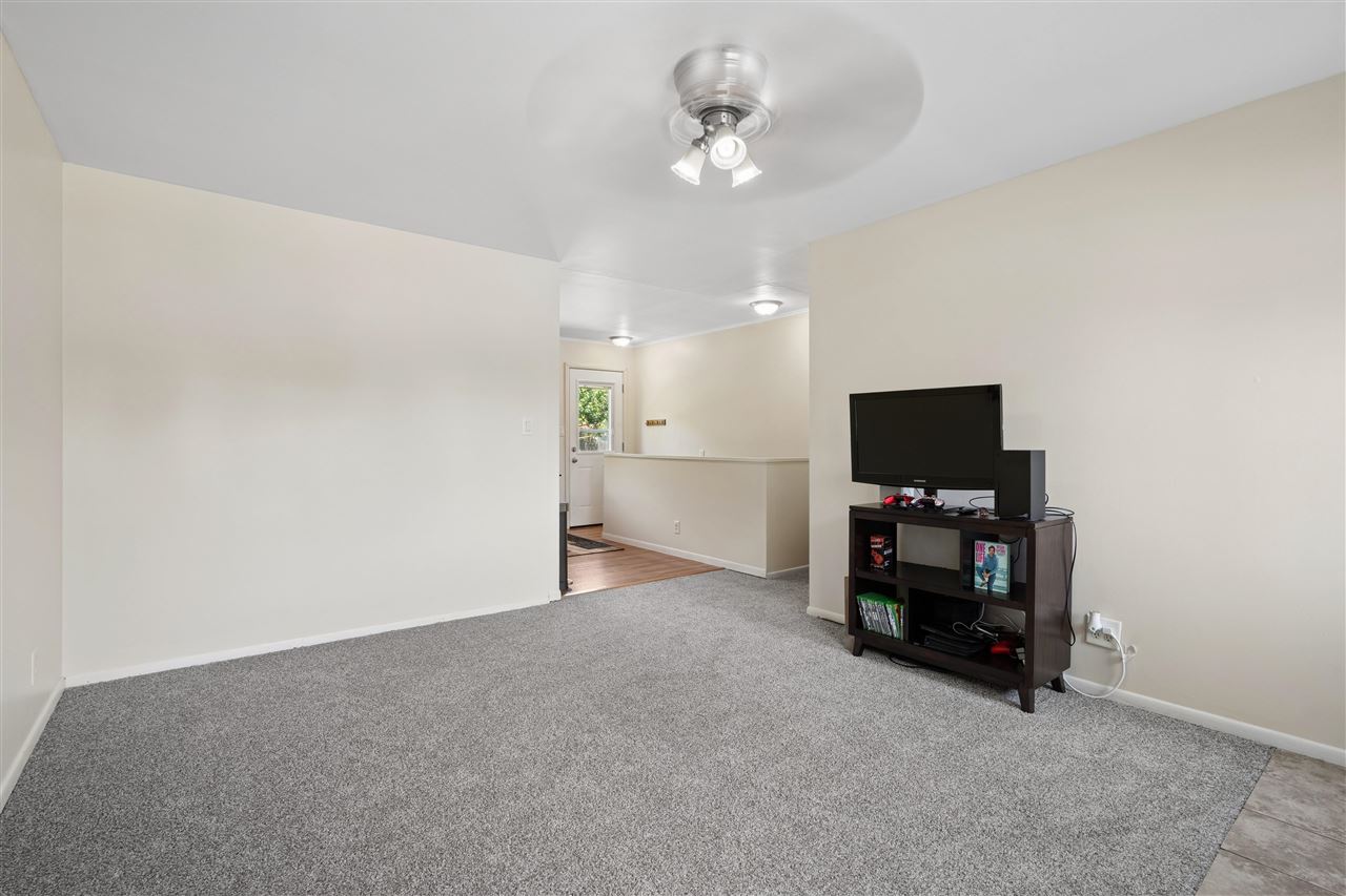 5240 Harbet Avenue NW Cedar Rapids IA 52405