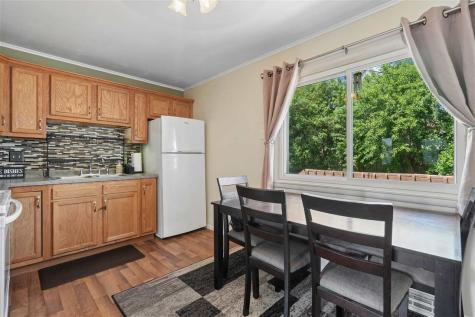 5240 Harbet Avenue NW Cedar Rapids IA 52405