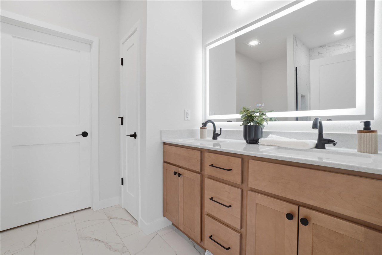 892 Silver Lane Iowa City IA 52245