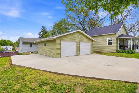 420 S Avenue C Washington IA 52353