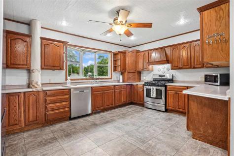 388 W Hilton Street Marengo IA 52301