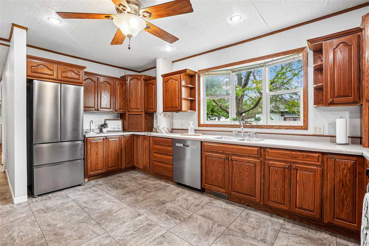 388 W Hilton Street Marengo IA 52301