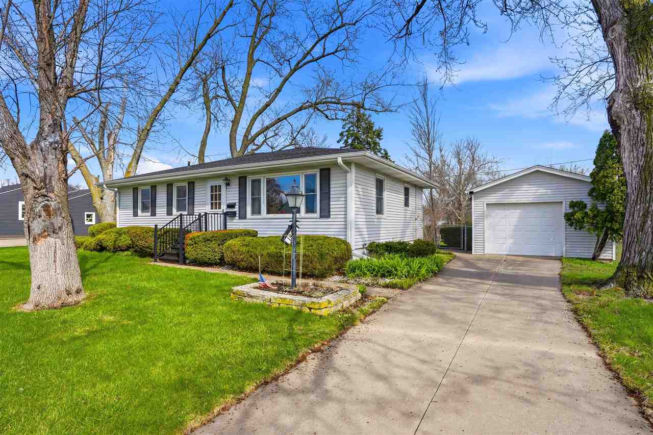 1920 Burch Avenue NW Cedar Rapids IA 52405