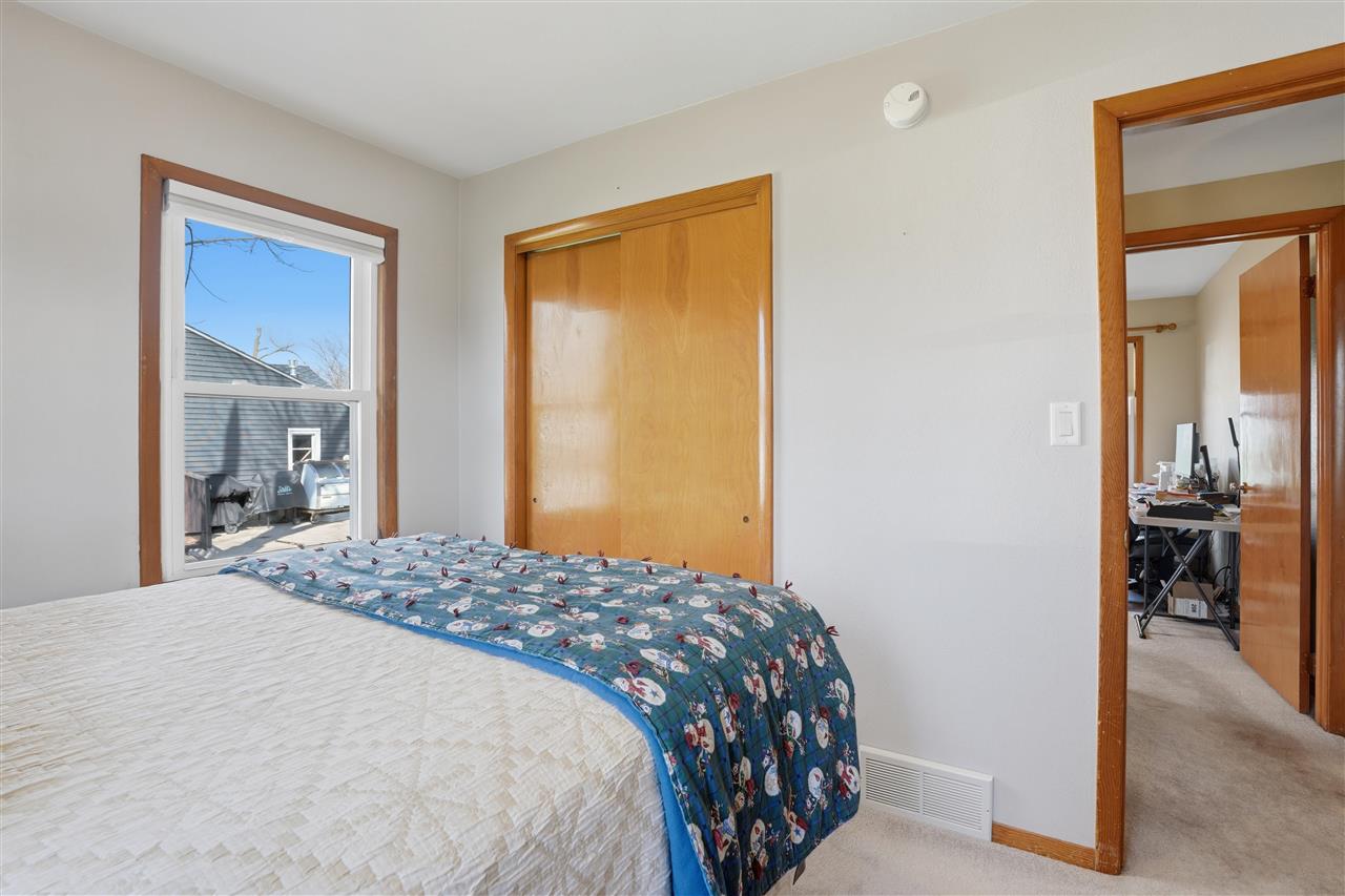 1920 Burch Avenue NW Cedar Rapids IA 52405