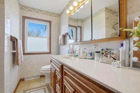 1920 Burch Avenue NW Cedar Rapids IA 52405