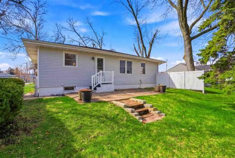 1920 Burch Avenue NW Cedar Rapids IA 52405