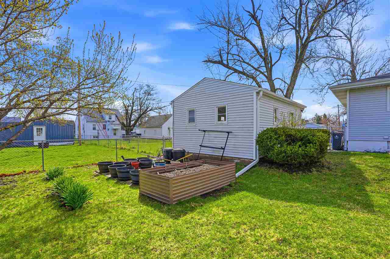 1920 Burch Avenue NW Cedar Rapids IA 52405