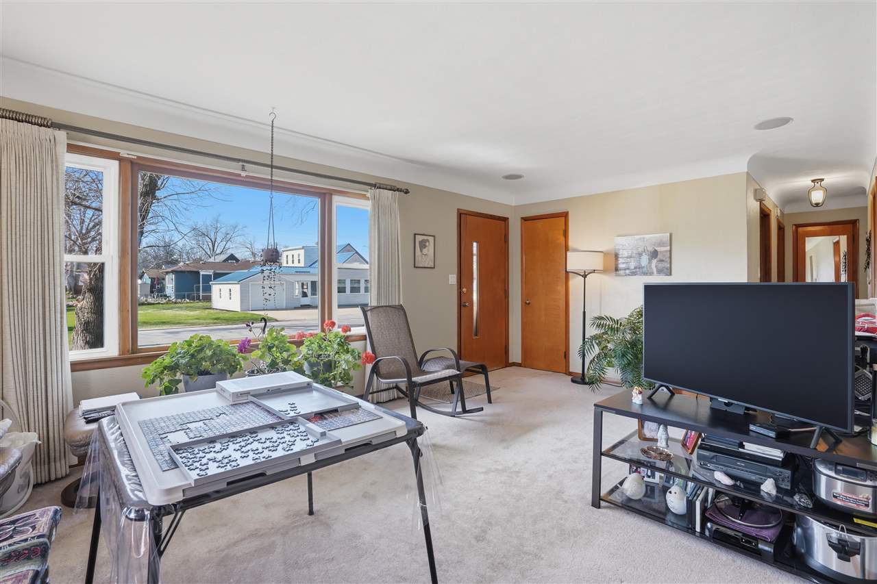 1920 Burch Avenue NW Cedar Rapids IA 52405