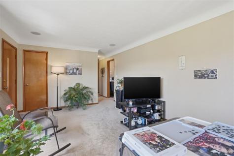 1920 Burch Avenue NW Cedar Rapids IA 52405